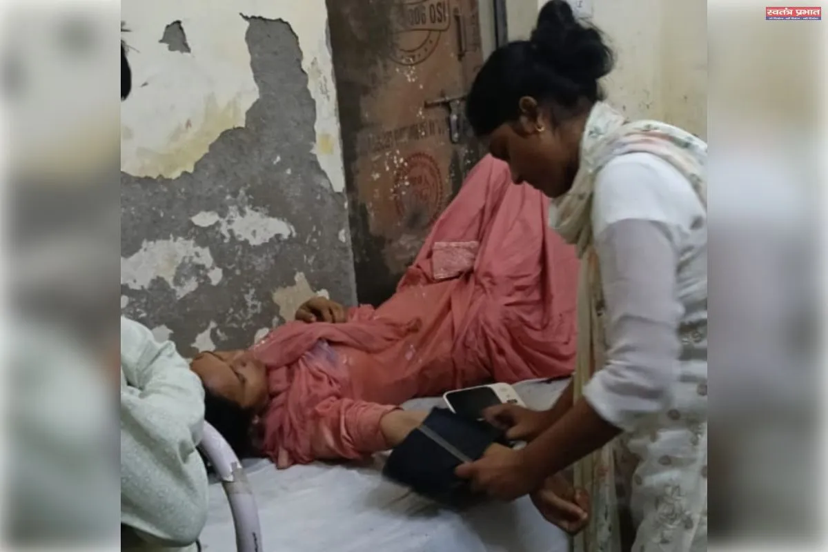नवाबगंज बरखेड़ा मार्ग पर टुकटुक बाइक भिंड में तीन घायल एक की हालत गंभीर जिला अस्पताल भेजा