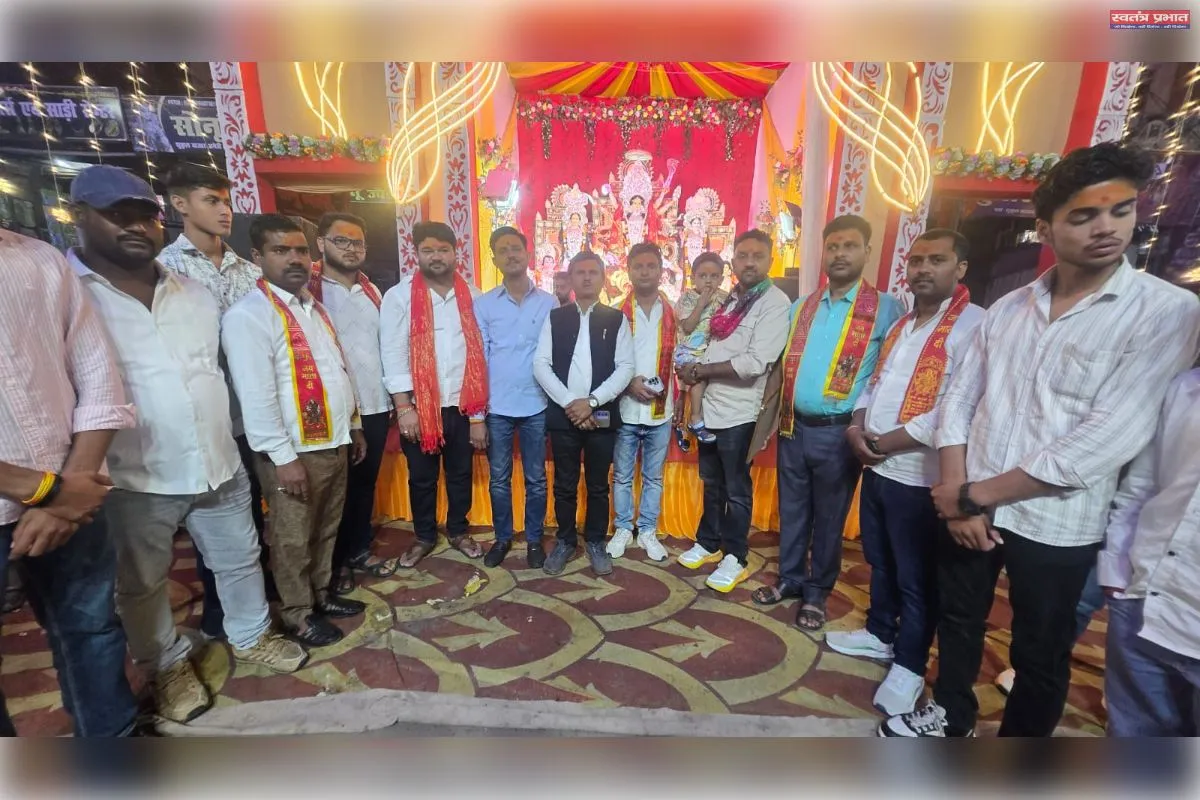 जानकी सेठ, विजय गुप्ता और ध्रुव गुप्ता की मेहनत लाई रंग, विशेष आकर्षण रहा कटरा चौराहे का दुर्गा पूजा महोत्सव