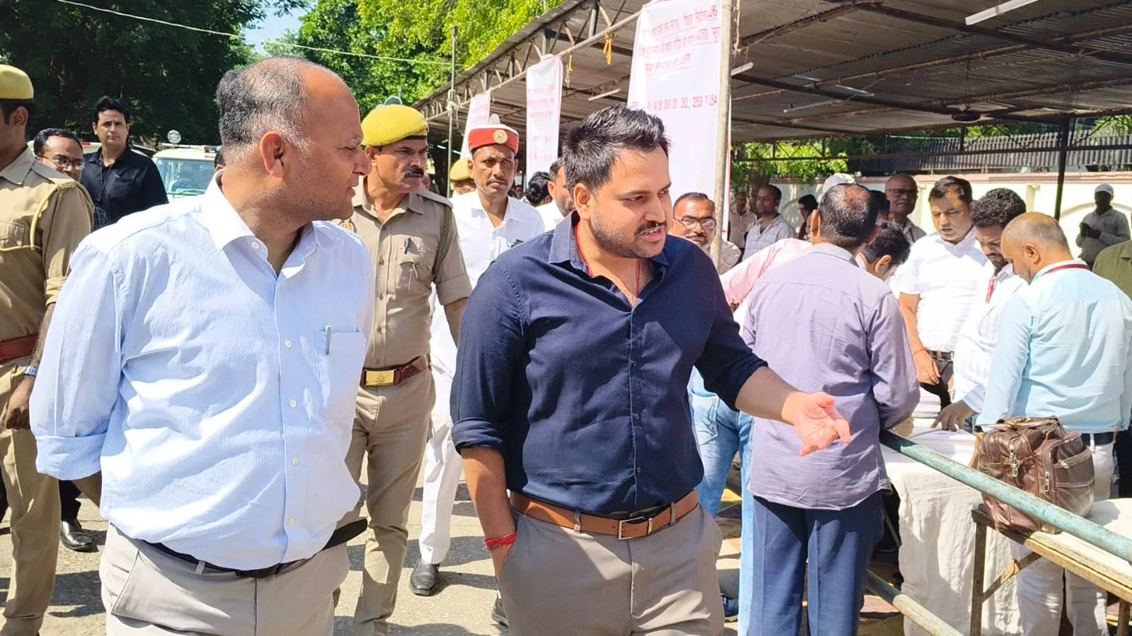 वाराणसी खंड स्नातक-शिक्षक निर्वाचन के लिए पोलिंग पार्टियां रवाना, आज होगा मतदान