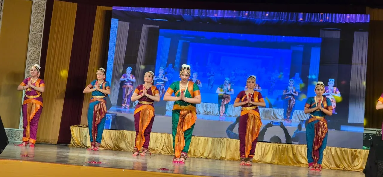कथक की थाप और भरतनाट्यम की भावाभिव्यक्ति से गूंजा कानपुर, ‘नृत्यप्रवाह’ ने बांधा समां