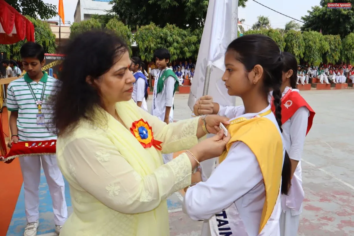 विद्यार्थियों को अनुशासन और राष्ट्रसेवा का दिया संदेश