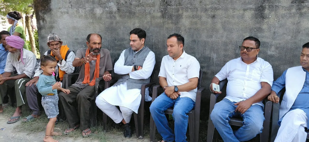 मृतक सूरज कोरंगा के घर पहुंचे कैबिनेट मंत्री सौरभ बहुगुणा, परिजनों को बंधाया ढांढस