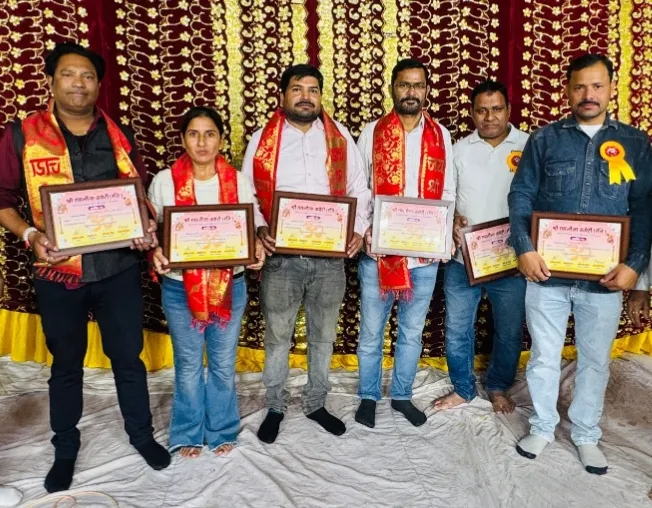 15 दिवसीय रामलीला का भव्य समापन, पत्रकारों को किया सम्मानित