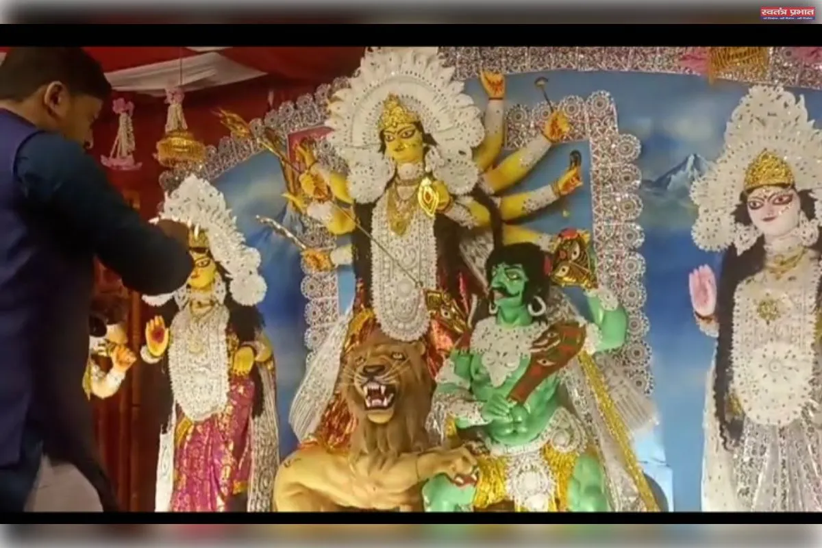 माँ नैना देवी मंदिर में सज गया माँ दुर्गा देवी समेत तमाम देवताओं का पंडाल