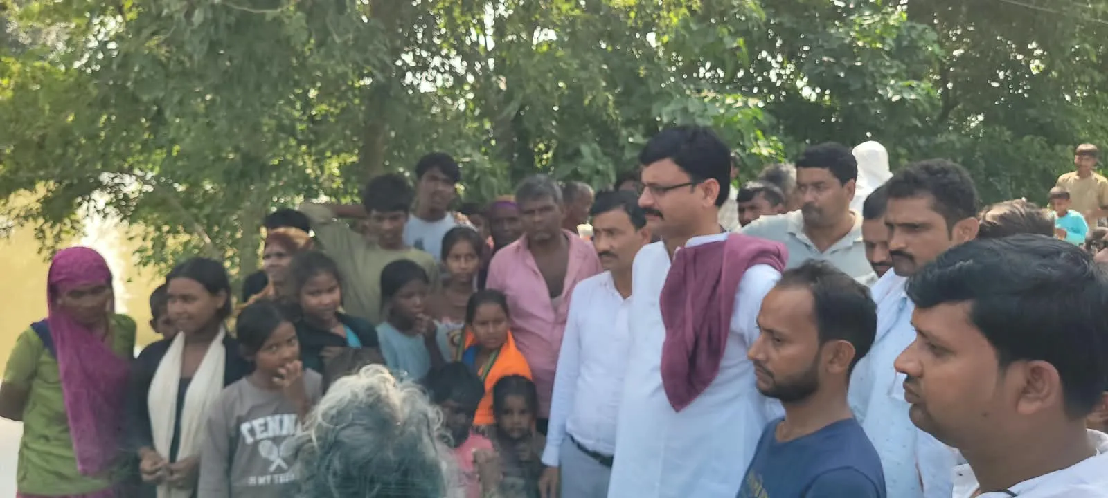 बाढ़ प्रभावित गांवों में पहुंचे रामकुमार चिन्कू, ग्रामीणों को मदद का भरोसा
