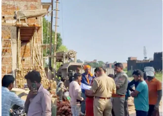 जमीनी विवाद में युवक ने थाने के सामने आत्मदाह की कोशिश पुलिस ने रोका, दो दिन में पैमाइश का आश्वासन पर दोनों पक्ष सहमत