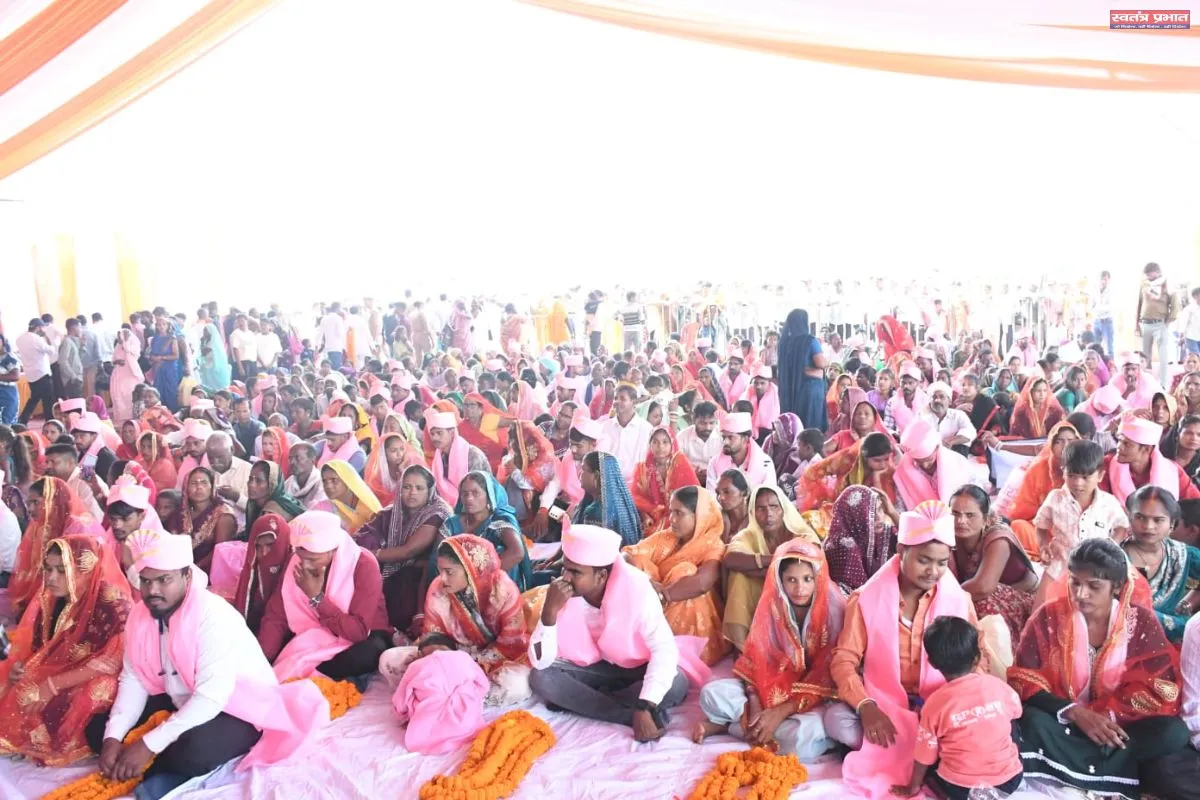 सिद्धार्थनगर : सामूहिक विवाह में एक दूजे के हुए 412 जोड़े