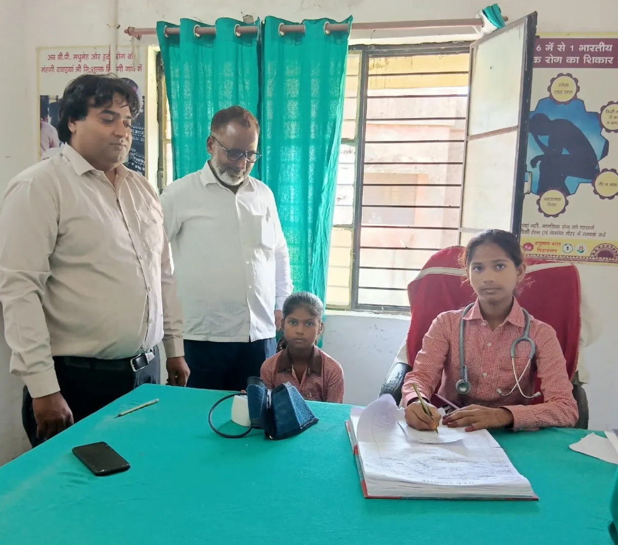 आठवीं की छात्रा राधा बनी एक दिन की चिकित्साधिकारी