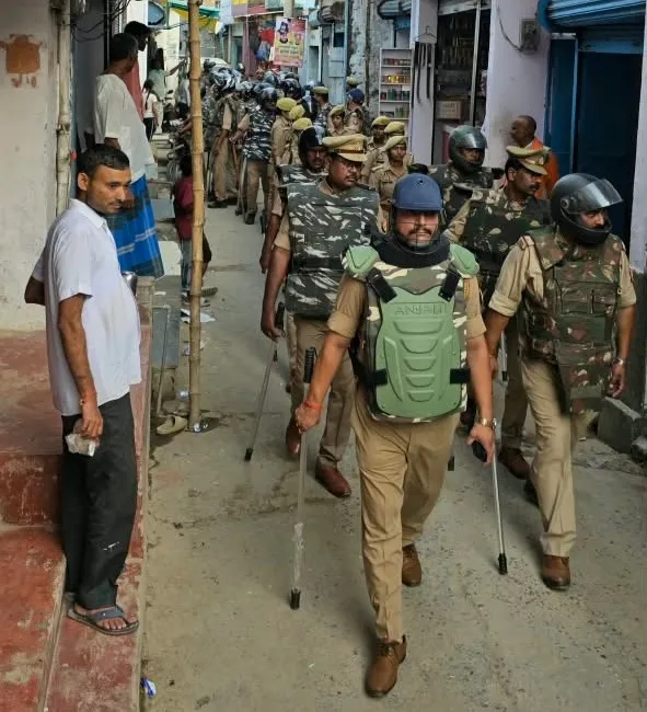 दुर्गा पूजा को लेकर प्रशासन अलर्ट, पुलिस ने किया पैदल मार्च