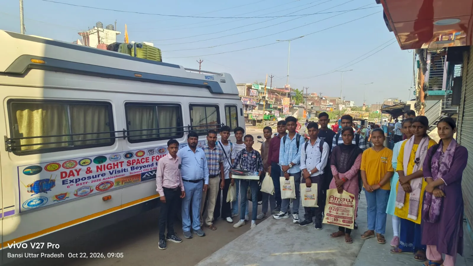 बस्ती में सरकारी जमीन और चकरोड पर कब्जे की शिकायत, 50 बच्चों की पढ़ाई प्रभावित होने का आरोप; 
