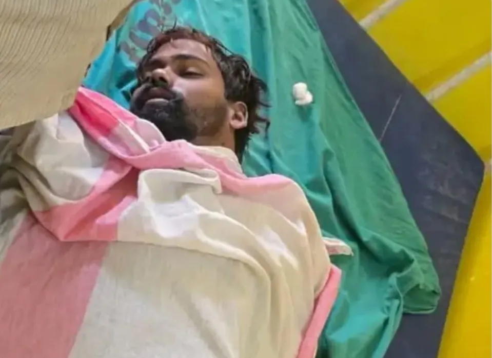 सिद्धार्थनगर में लोहे की रॉड से हमला कर युवक की हत्याः परिजनों ने लोटन चौराहे पर शव रख कर  लगाया जाम