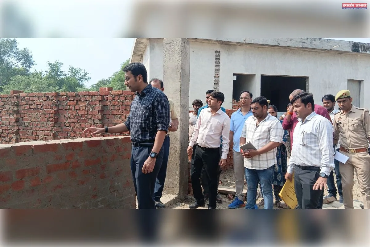 जिलाधिकारी ने जायस स्थित गुरु गोरखनाथ तपोस्थली के निर्माण कार्य का किया औचक निरीक्षण