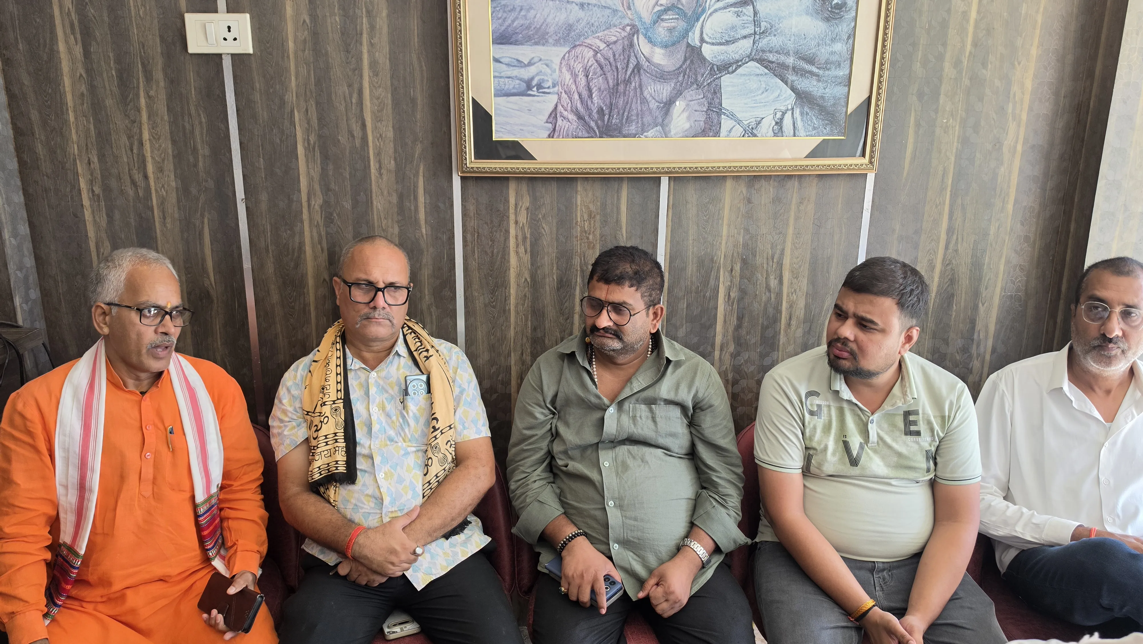 नगर पंचायत पथरदेवा में ठेकेदारों पर हमले का आरोप,  भीड़ ने लाठी-डंडों और हथियारों से किया हमला
