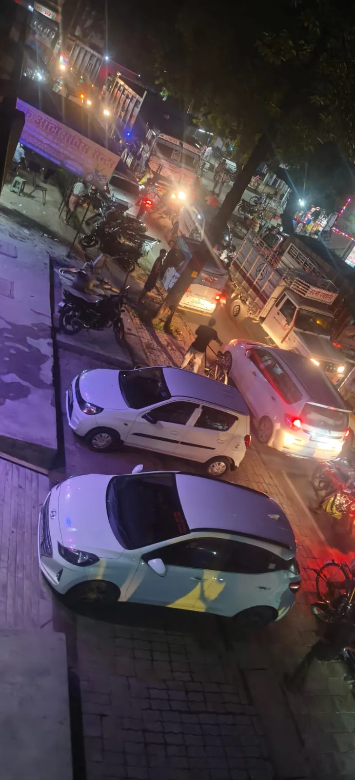 जाजमऊ पुल के डायवर्जन से संकरे रास्तों पर बढ़ा भारी वाहनों का दबाव