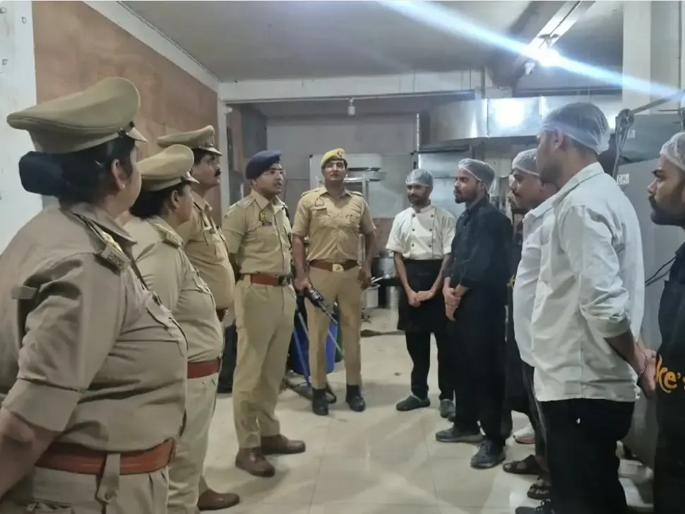 अचलगंज पिंक बूथ पर पुलिस का अनोखा संदेश, बच्चों ने स्टेज पर दिखाया बाल विवाह का दर्द, गदनखेड़ा के होटलों में हुई चेकिंग