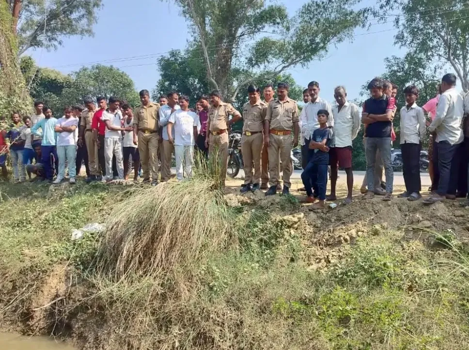 सांढ़ू के घर से लौटते वक्त उन्नाव में अधेड़ की मौत, उन्नाव-संडीला मार्ग पर सारंगहार के पास गड्ढे में मिला शव, जेब की डायरी बनी पहचान का सहारा
