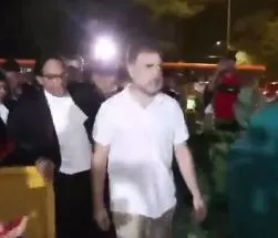 वोट चोरी के आरोपों को लेकर सुप्रीम कोर्ट पहुंचा विपक्ष, चुनाव आयोग पर उठाए सवाल