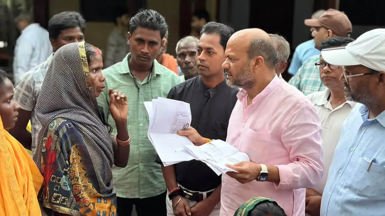 कुशीनगर : मुसहर टोली में पहुंचा ‘सेवा सेतु अभियान’, एक छत के नीचे मिलीं कई विभागों की सेवाएं