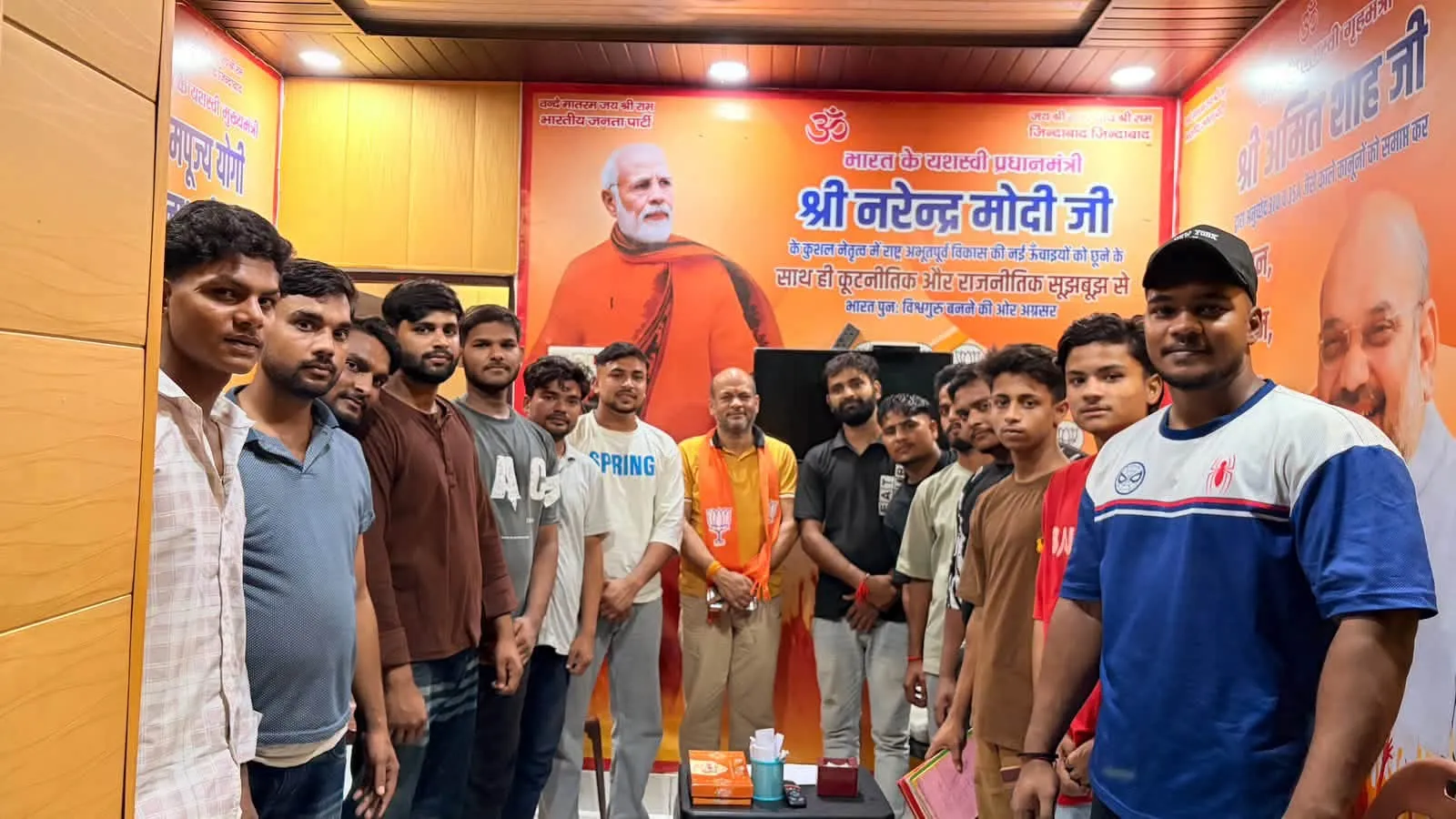 पडरौना नगर के युवाओं से विनय जायसवाल ने की आत्मीय संवाद, समस्याओं और सुझावों पर हुई चर्चा