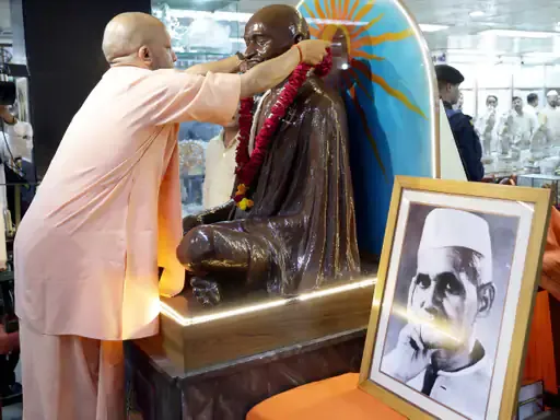 ग्राम स्वराज सिर्फ राजनीतिक नारा नहीं, आत्मनिर्भर गांवों की नींव: सीएम योगी