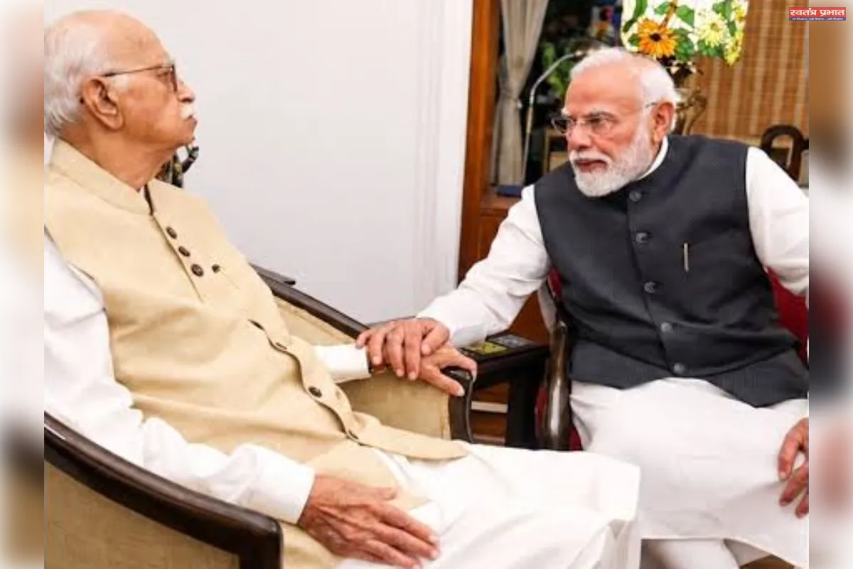 पीएम मोदी ने आडवाणी से लिया आशीर्वाद, देश के प्रति योगदान को बताया अहम