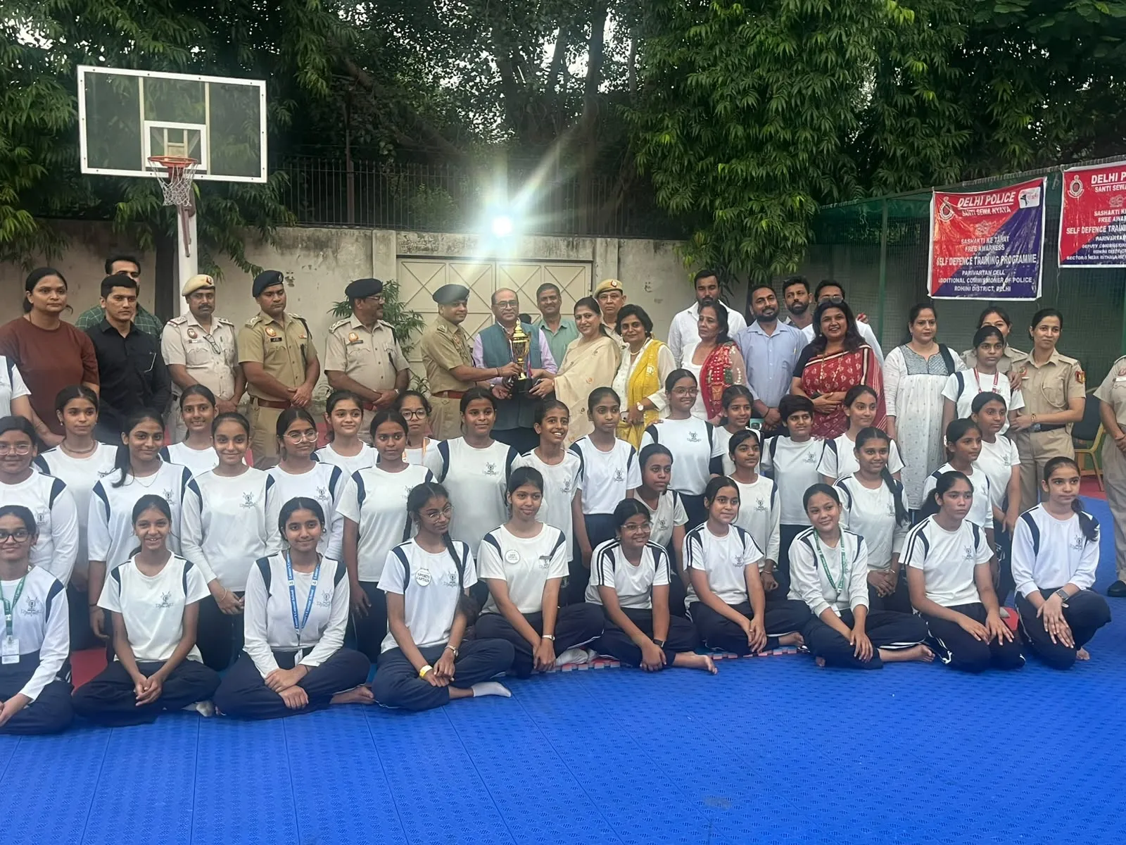 छात्रों को पुलिस ने सिखाए आत्मरक्षा के तरीके