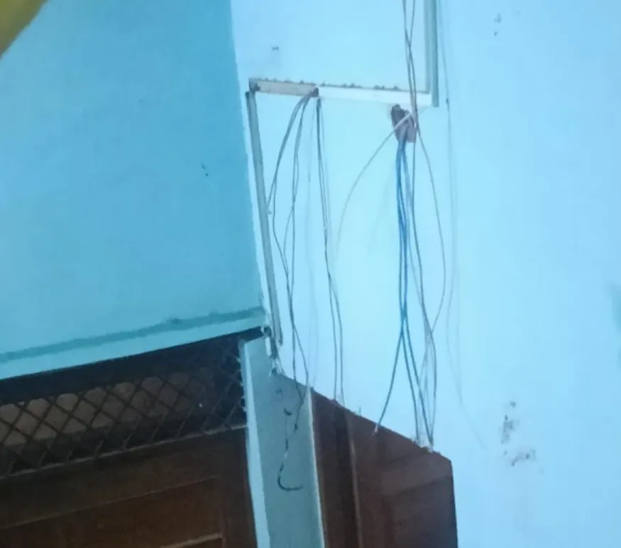 नैनी डाकघर में बिजली के तार काटकर चोरी, कामकाज प्रभावित