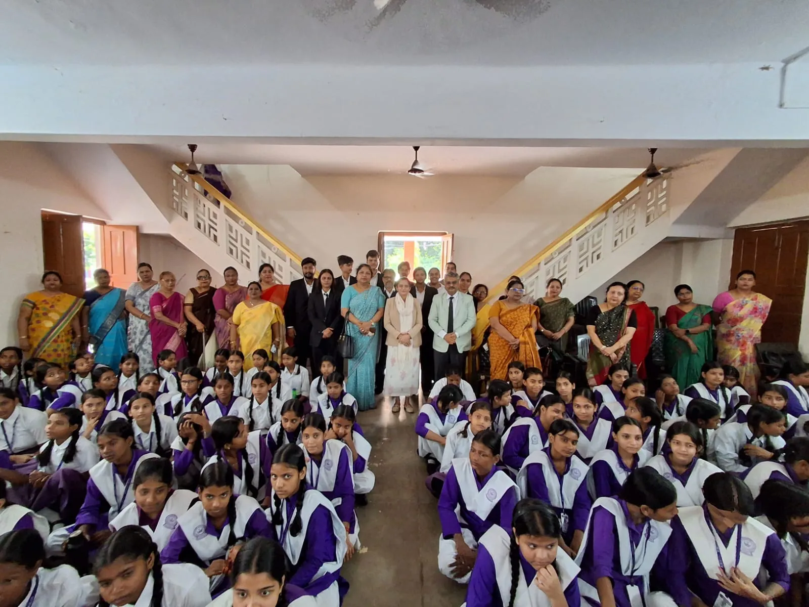 विद्यालयों में बच्चों को पॉक्सो अधिनियम एवं बाल अधिकारों के प्रति किया गया जागरूक