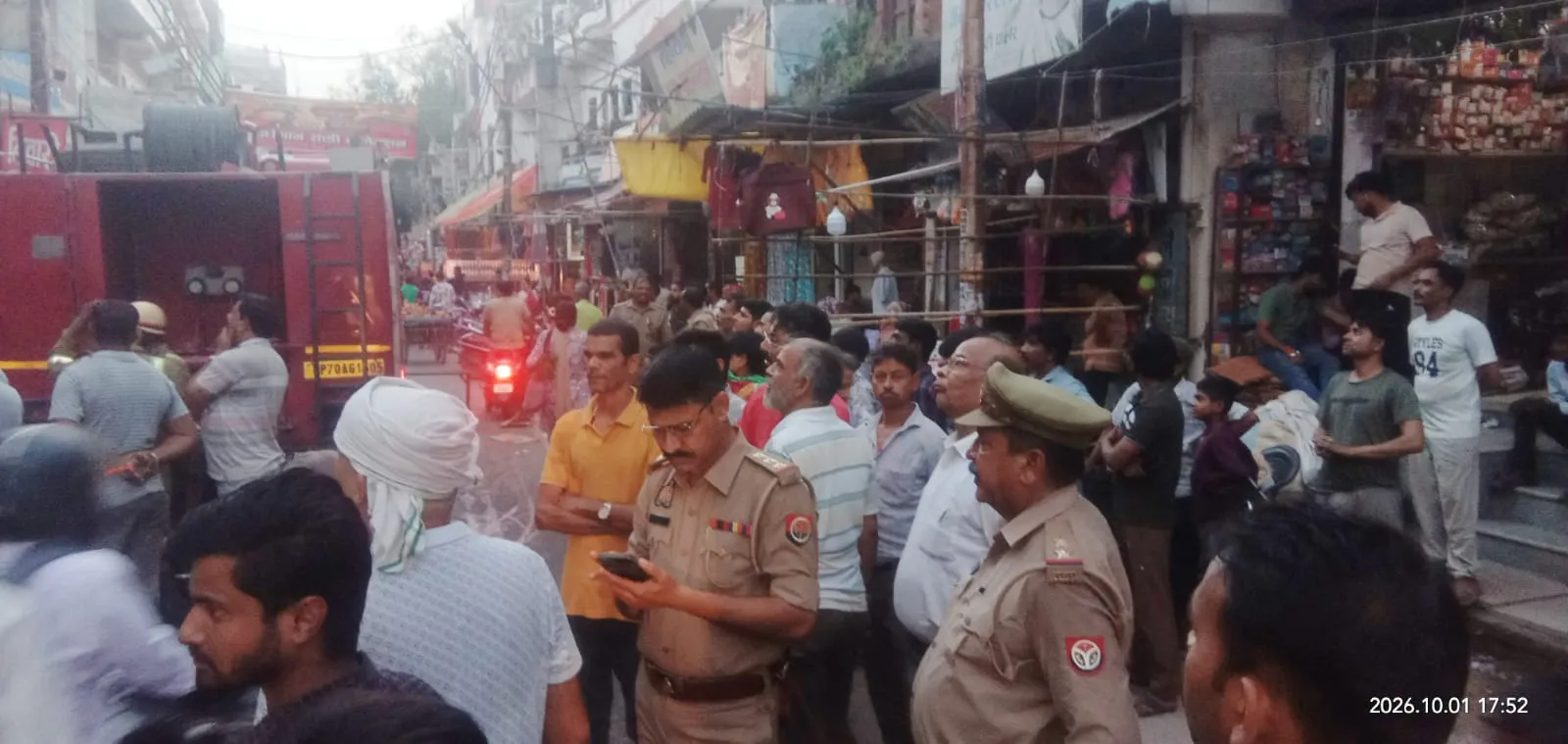 फर्नीचर की दुकान में लगी भीषण आग, लाखों का सामान जलकर खाक