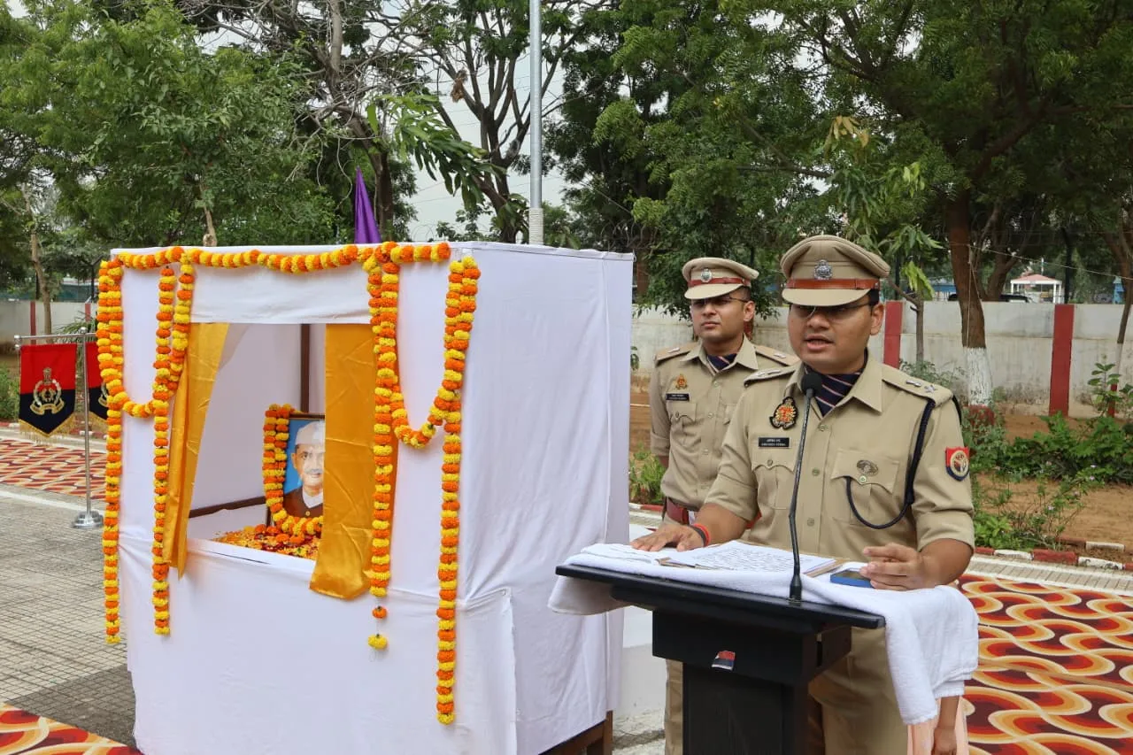 सोनभद्र पुलिस द्वारा मनाई गई राष्ट्रपिता महात्मा गांधी व भारत के दूसरे प्रधानमंत्री  लालबहादुर शास्त्री जी की जयंती