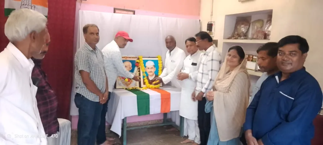 गांधी और शास्त्री जयंती पर कांग्रेसजनों ने अर्पित किए श्रद्धासुमन