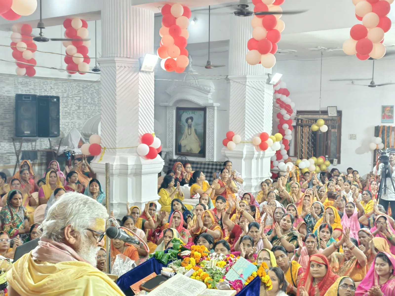 फलाहारी बाबा आश्रम में श्रीमद्भागवत कथा के चौथे दिन उमड़ा भक्तों का सैलाब