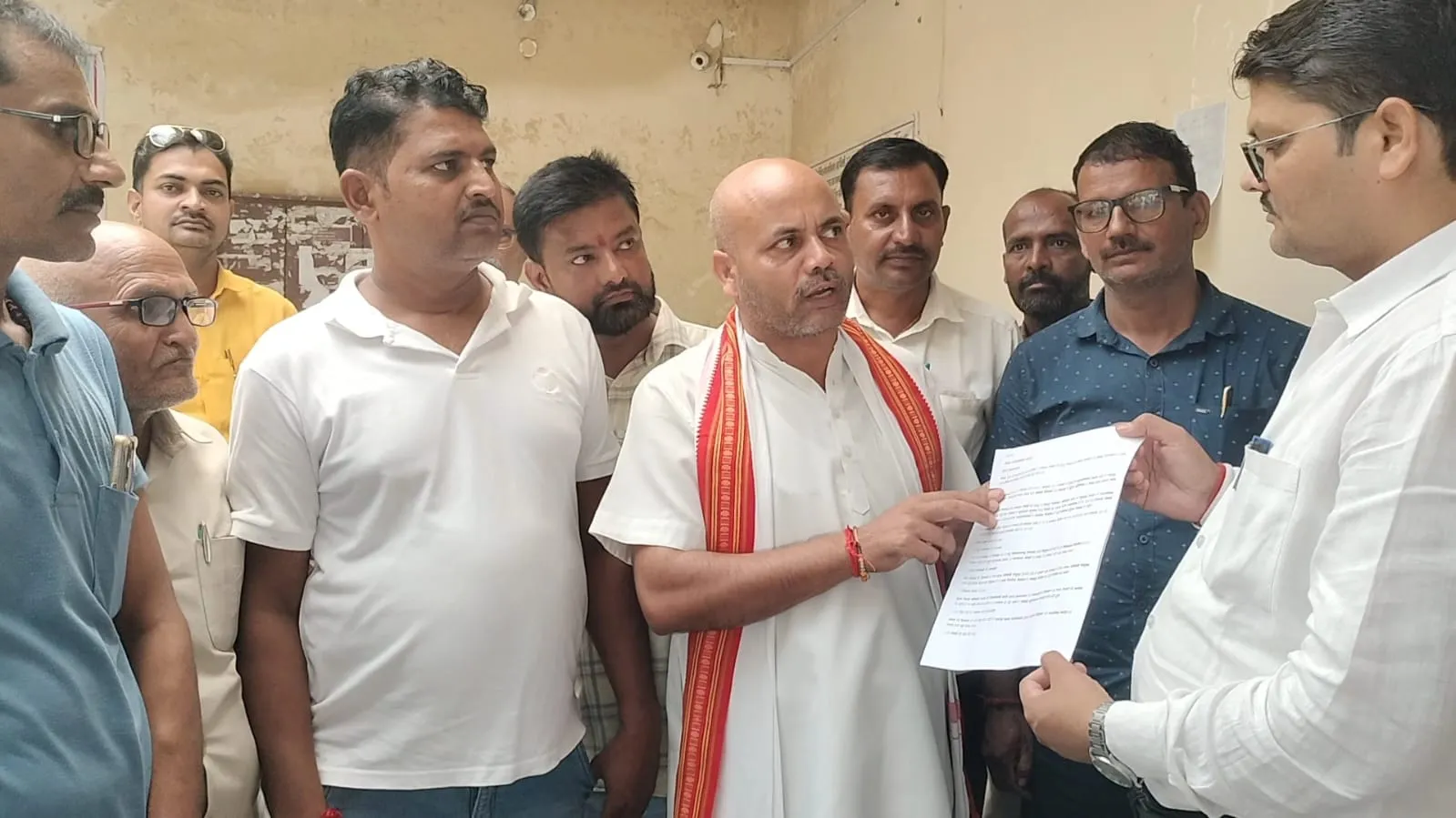 गौवंशों की लगातार मौत पर सुदामा का प्रशासन से सवालजिम्मेदार कौन