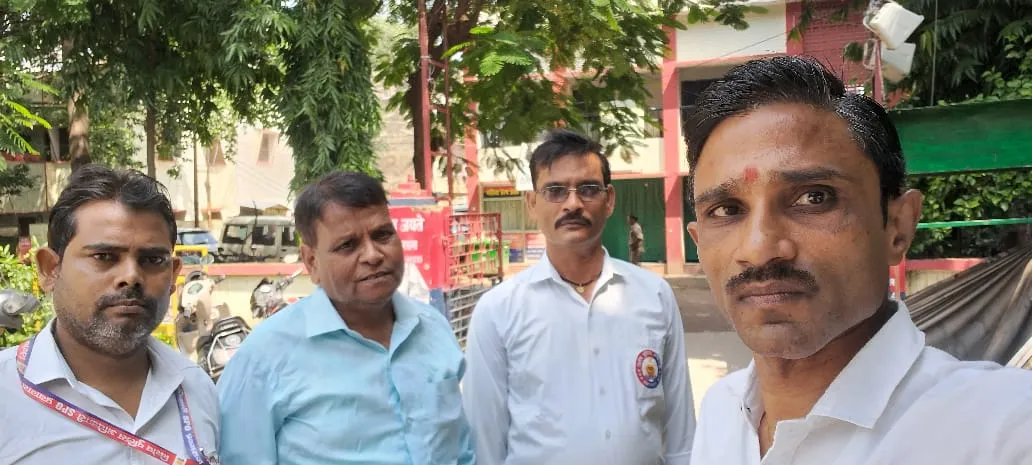 विशेष पुलिस अधिकारी की टीम ने थाना प्रभारी से की भेंट 