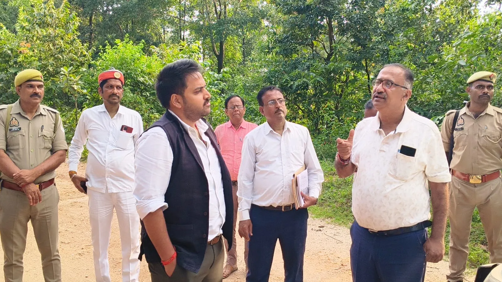 निर्माणाधीन सड़क की धीमी प्रगति पर डीएम ने दी कड़ी चेतावनी, जिम्मेदारी तय