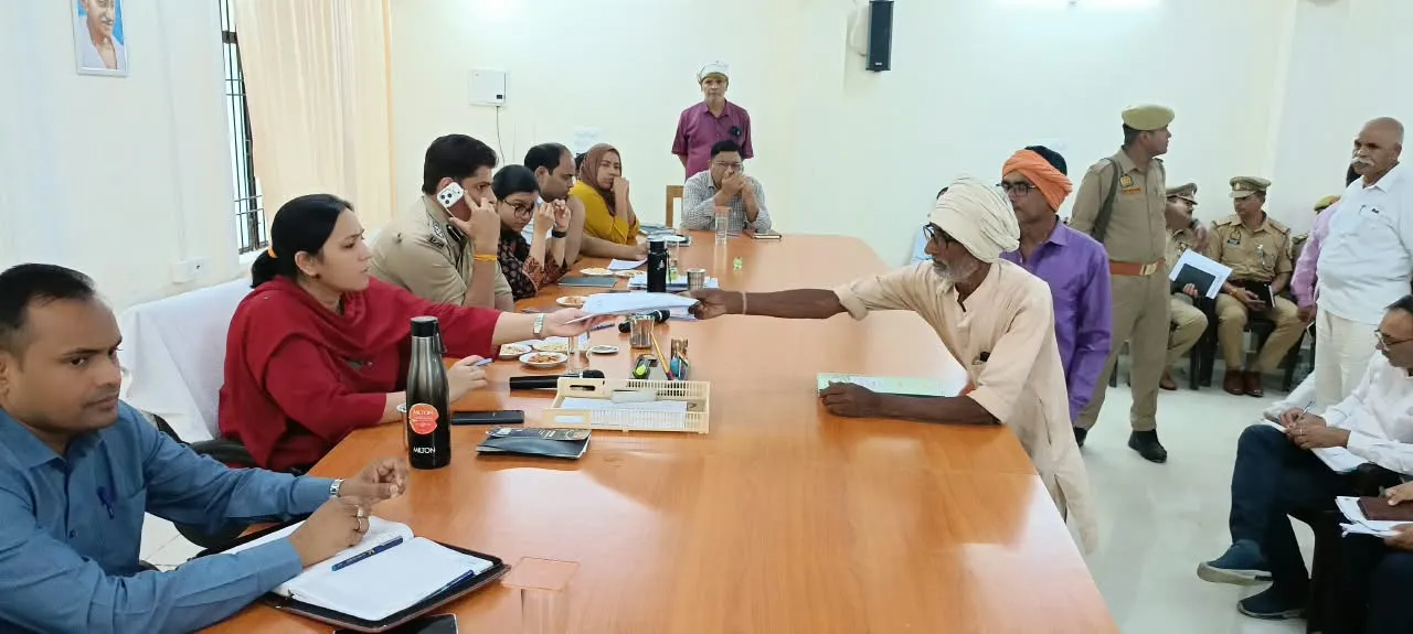 मेंसम्पूर्ण समाधान दिवस का आयोजन भानपुर तहसील सभागार में जिलाधिकारी श्रीमती कृत्तिका ज्योत्स्ना की अध्यक्षता में सम्पन्न हुआ