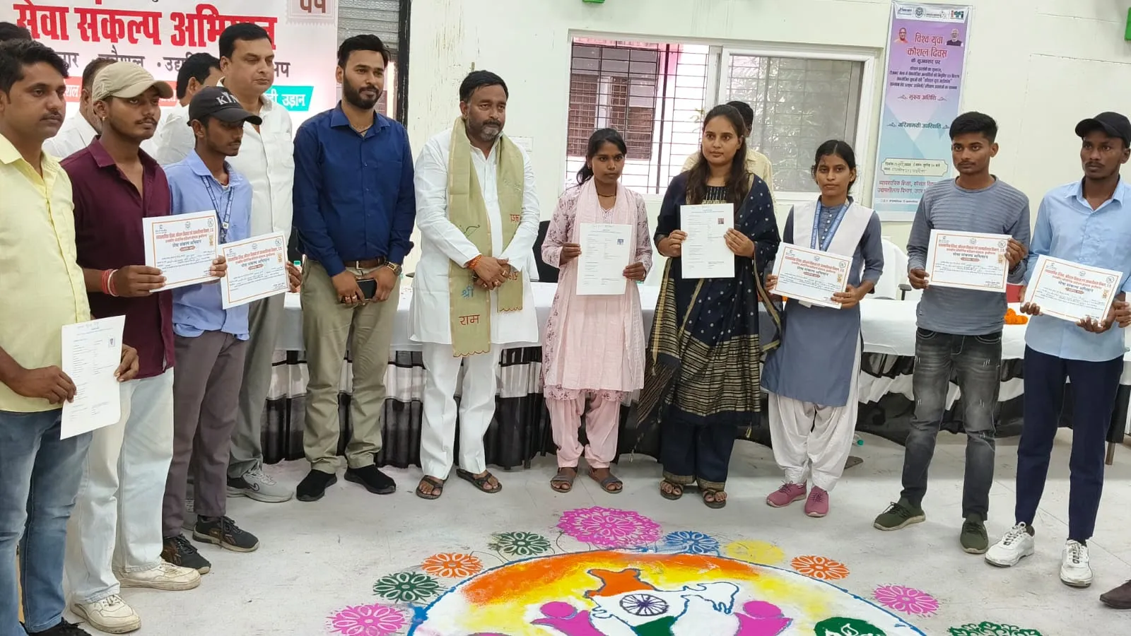 कुशीनगर : सेवा संकल्प अभियान के अंतर्गत जनपद स्तरीय प्रतियोगिताओं के विजेताओं को किया गया सम्मानित