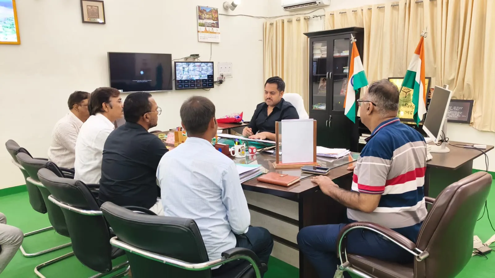 सिन्दुरिया एक्सीलेंस सेंटर के निर्माण में धीमी प्रगति पर डीएम नाराज, कार्यदायी संस्थाओं को कड़े निर्देश
