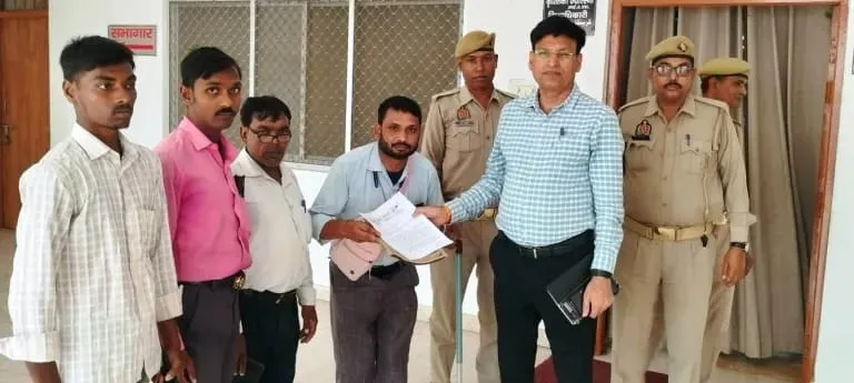 बेसिक शिक्षा विभाग में कार्यरत दिव्यांग श्रेणी के कर्मचरियो ने स्थानांतरण को लेकर भेजा ज्ञापन  