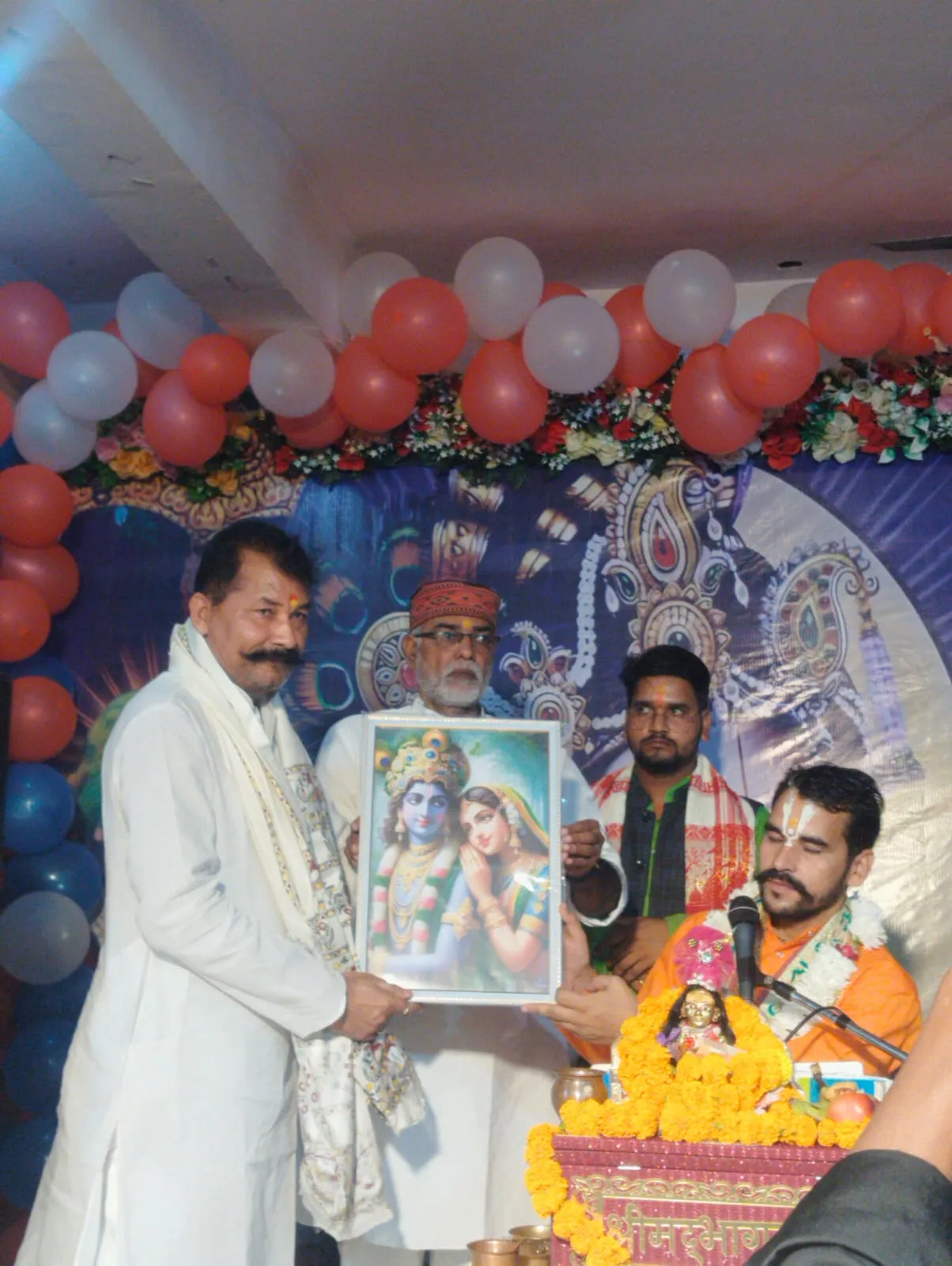 कुशीनगर : वृद्धाश्रम में श्रीमद्भागवत कथा के भक्ति रस में गोता लगा रहे वृद्धजन