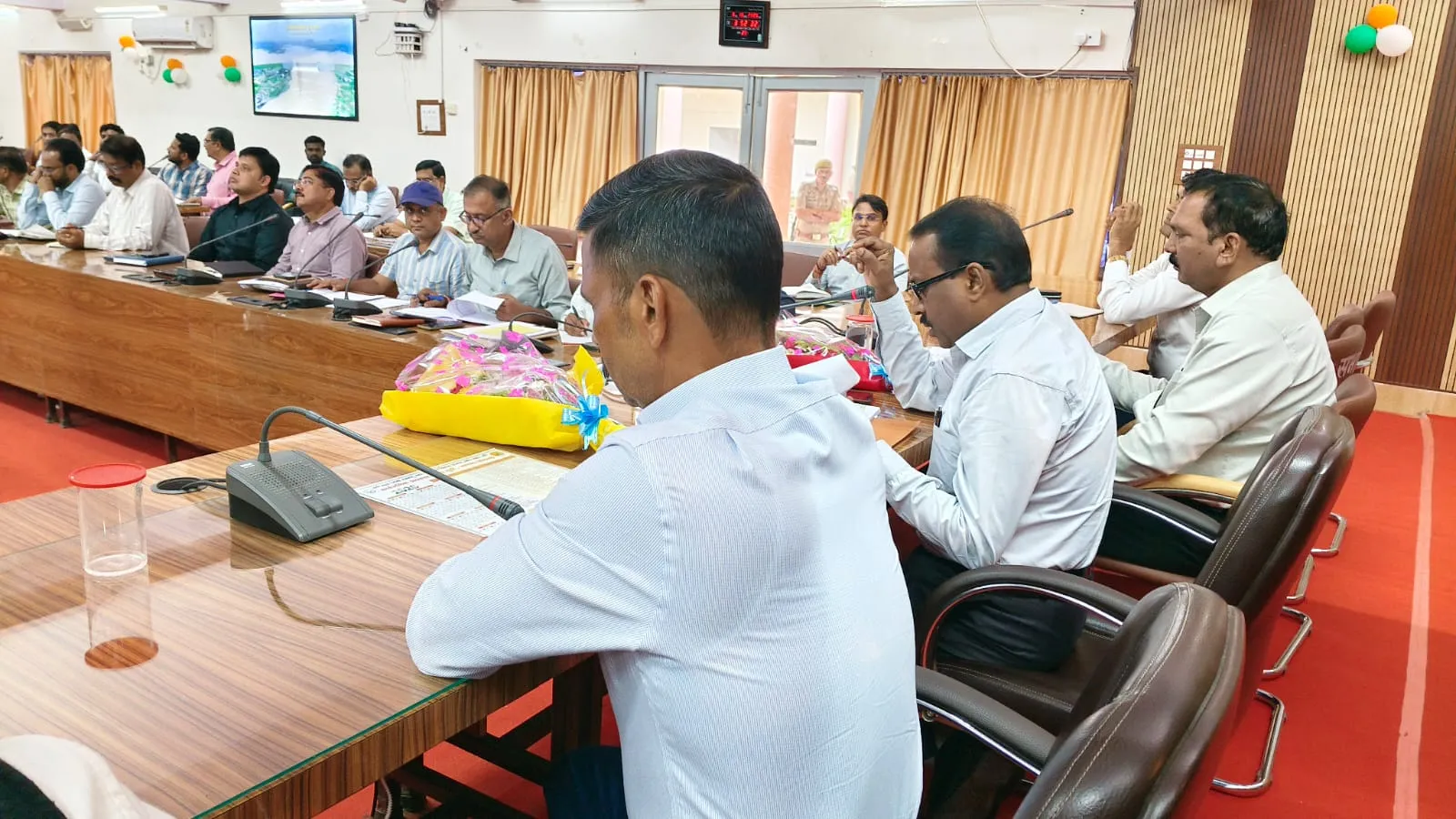 मंडलायुक्त ने सीएम डैशबोर्ड एवं शासन की प्राथमिकता वाली योजनाओं की समीक्षा की