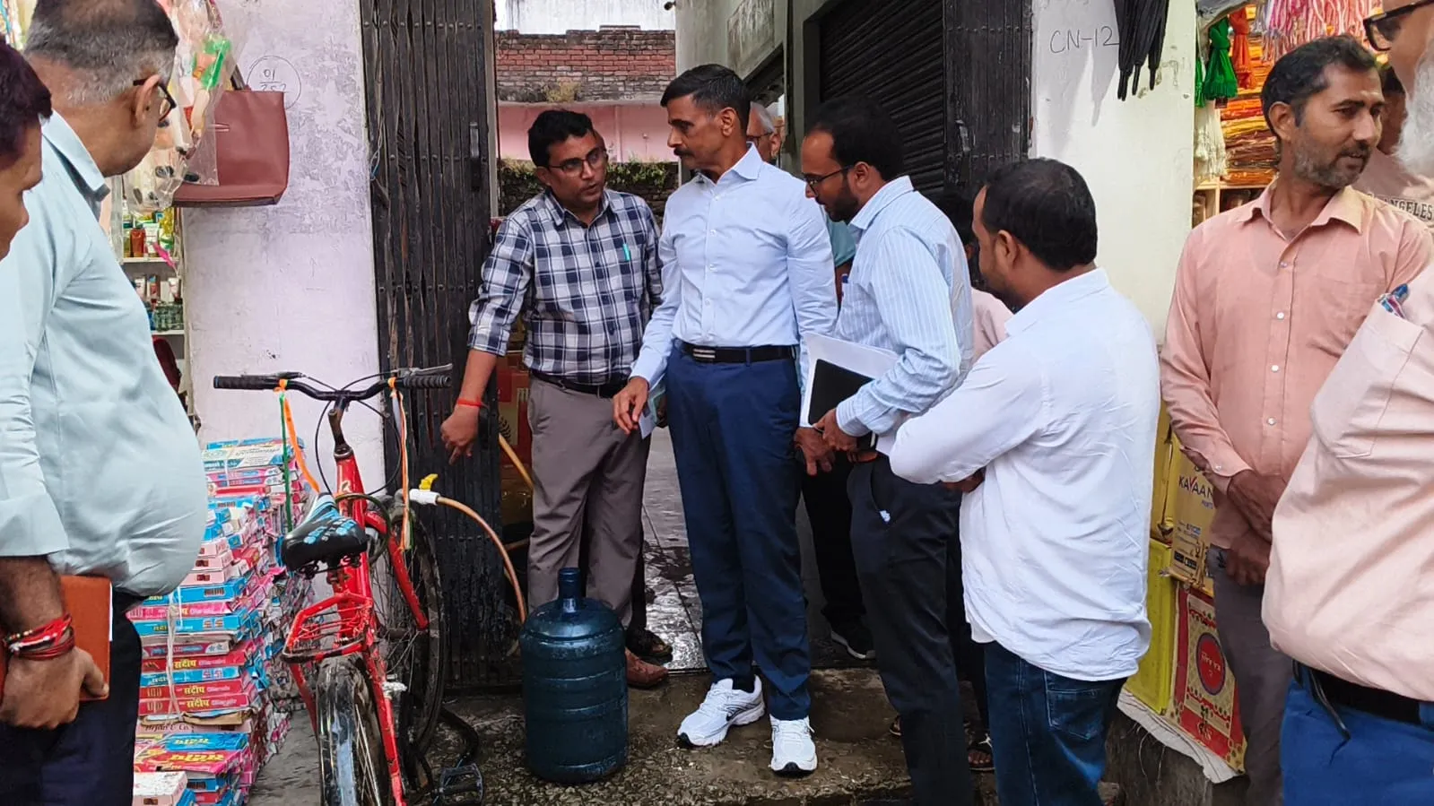 मंडलायुक्त ने सेंटर ऑफ एक्सीलेंस भवन और पेयजल आपूर्ति व्यवस्था का लिया जायजा