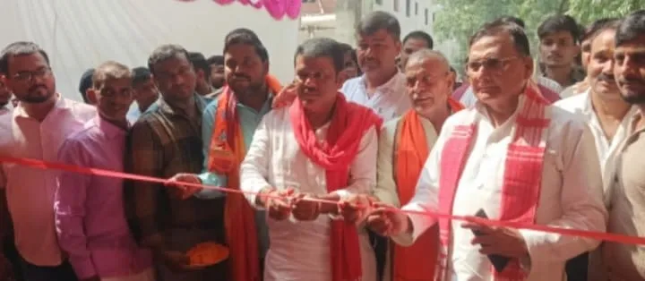 सेवा संकल्प अभियान के शिविर का फीता काटकर पूर्व कैबिनेट मंत्री राज किशोर सिंह ने किया उद्घाटन
