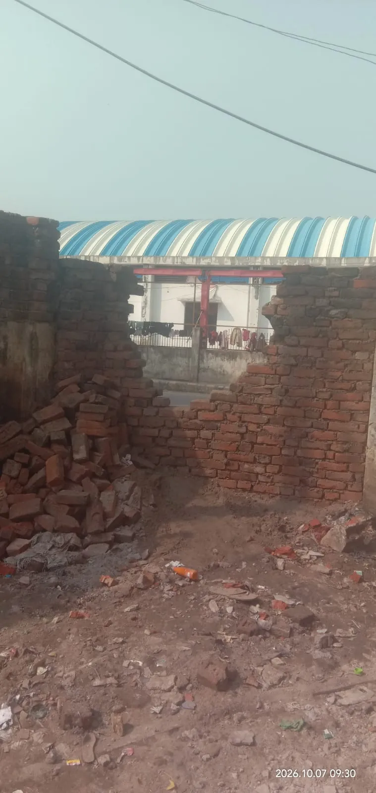 नैनी में रामलीला मैदान की बाउंड्रीवाल गिराई, 