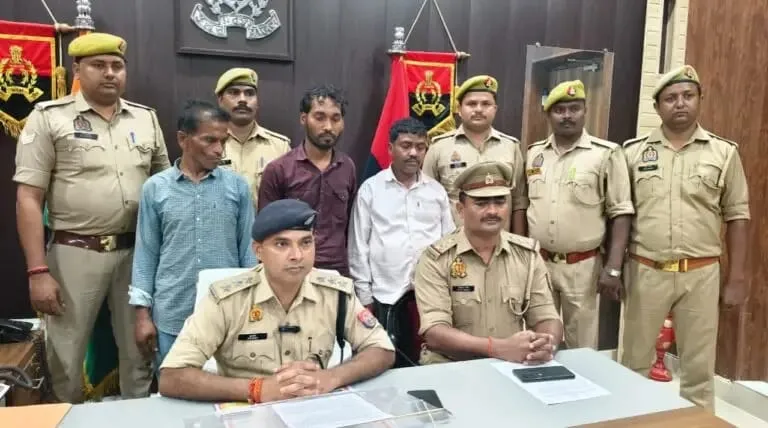 बाइक चोरी करने वाले गिरोह का पर्दाफाश,2 कबाड़ी सहित तीन शातिर गिरफ्तार; 4 चोरी की बाइक और 10 बाइक के कटे पार्ट्स बरामद