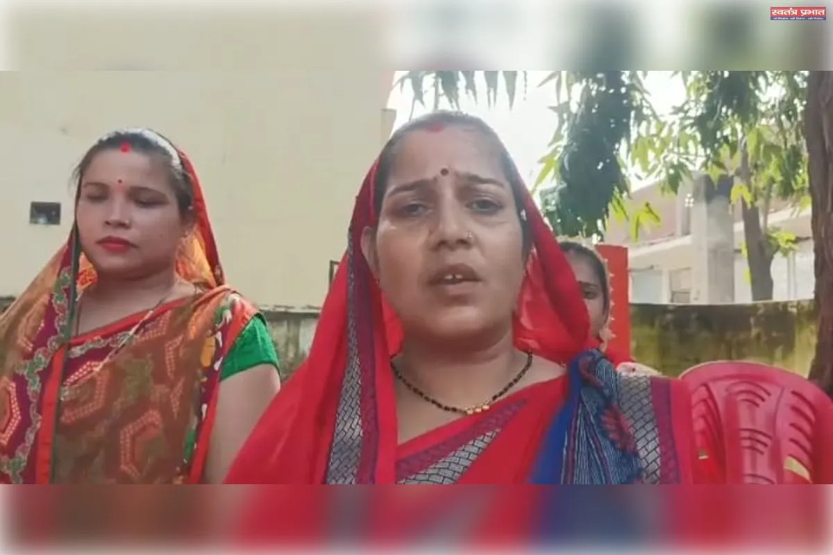 मानदेय को लेकर बैंक सखी और आजीविका सखियों ने विधायक के सामने उठाया मामला