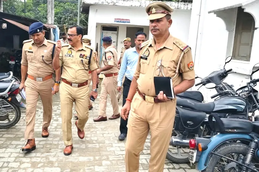 नवागत एसपी ओमवीर सिंह ने अधिकारियों के साथ की बैठक, कानून-व्यवस्था मजबूत बनाने के दिए निर्देश
