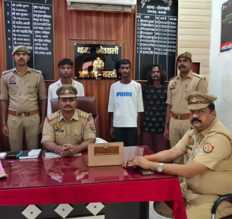 बस्ती में नशे में हुड़दंग और राहगीरों से अभद्रता करने वाले तीन लोग गिरफ्तार