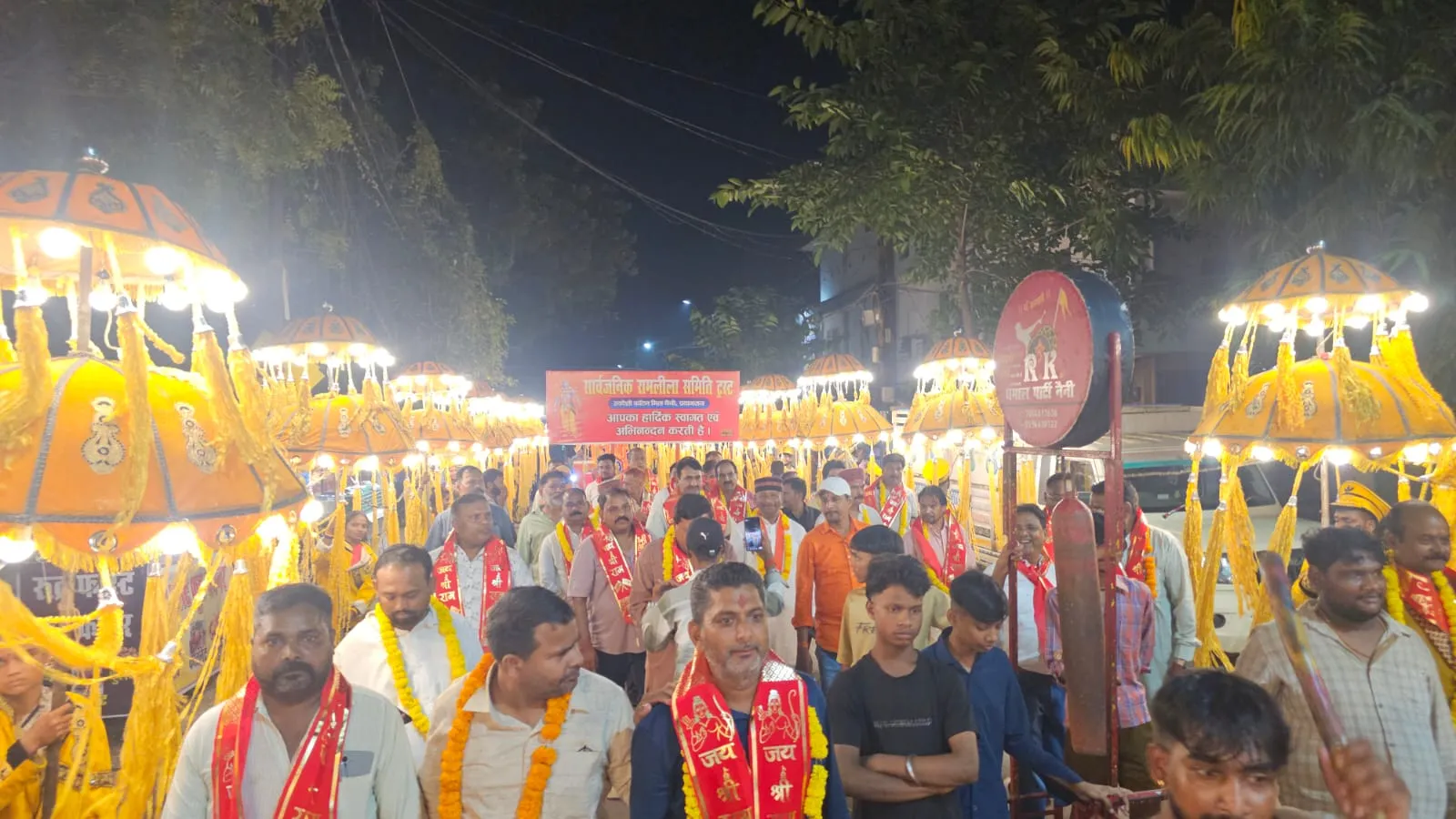 डीजे और आकर्षक चौकियों से सजी कर्णघोड़ा शोभायात्रा, उमड़ा जनसैलाब