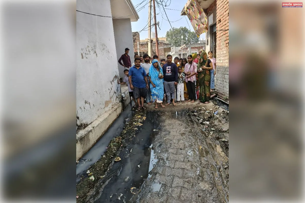 मोहम्मदाबाद में माता मंदिर जाने वाला रास्ता बदहाल, नवरात्रि में श्रद्धालु परेशान